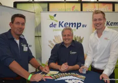 John Gielen en Hans van den Goor (Plantenkwekerij De Kemp) met de buurman voor één dag, Ruud Venner van Fresh Forward Breeding